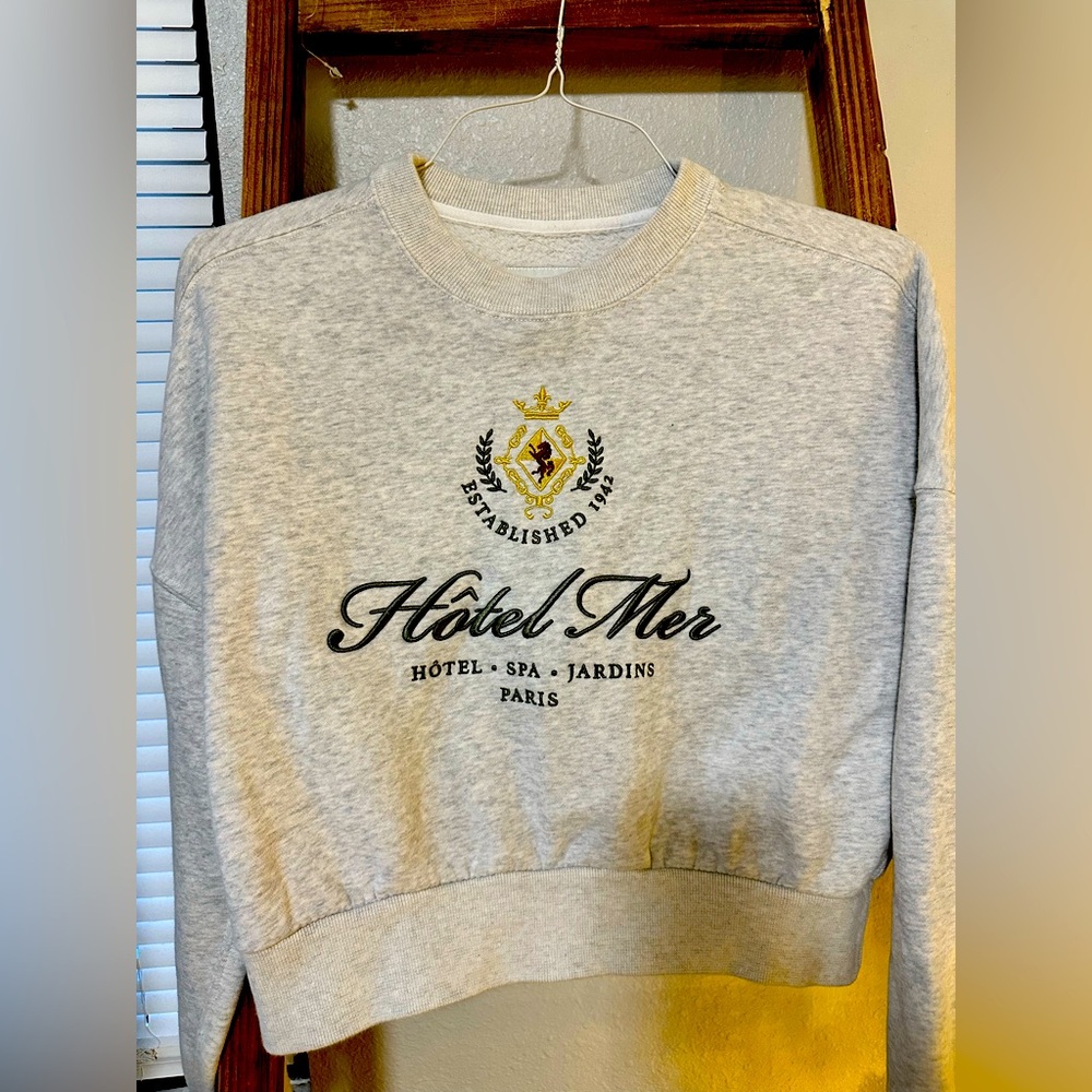 Abercrombie & Fitch cropped hoodie